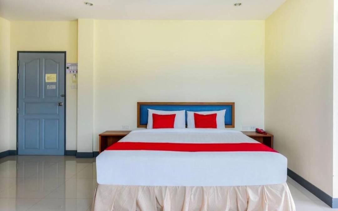 Baan Poemsuk Huahin Hotel Exterior photo