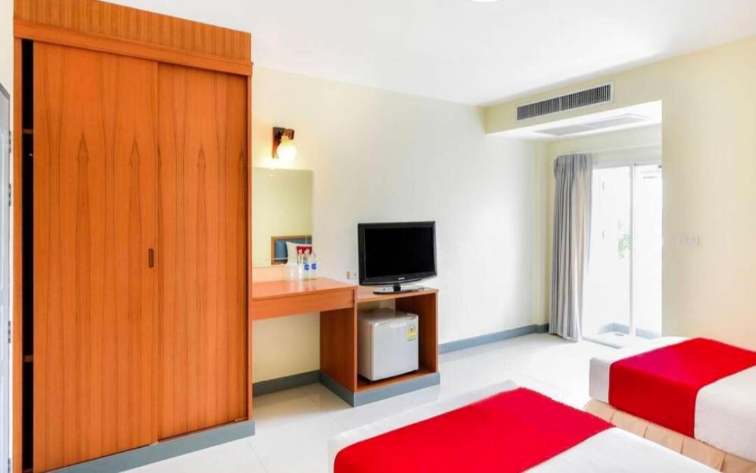 Baan Poemsuk Huahin Hotel Exterior photo